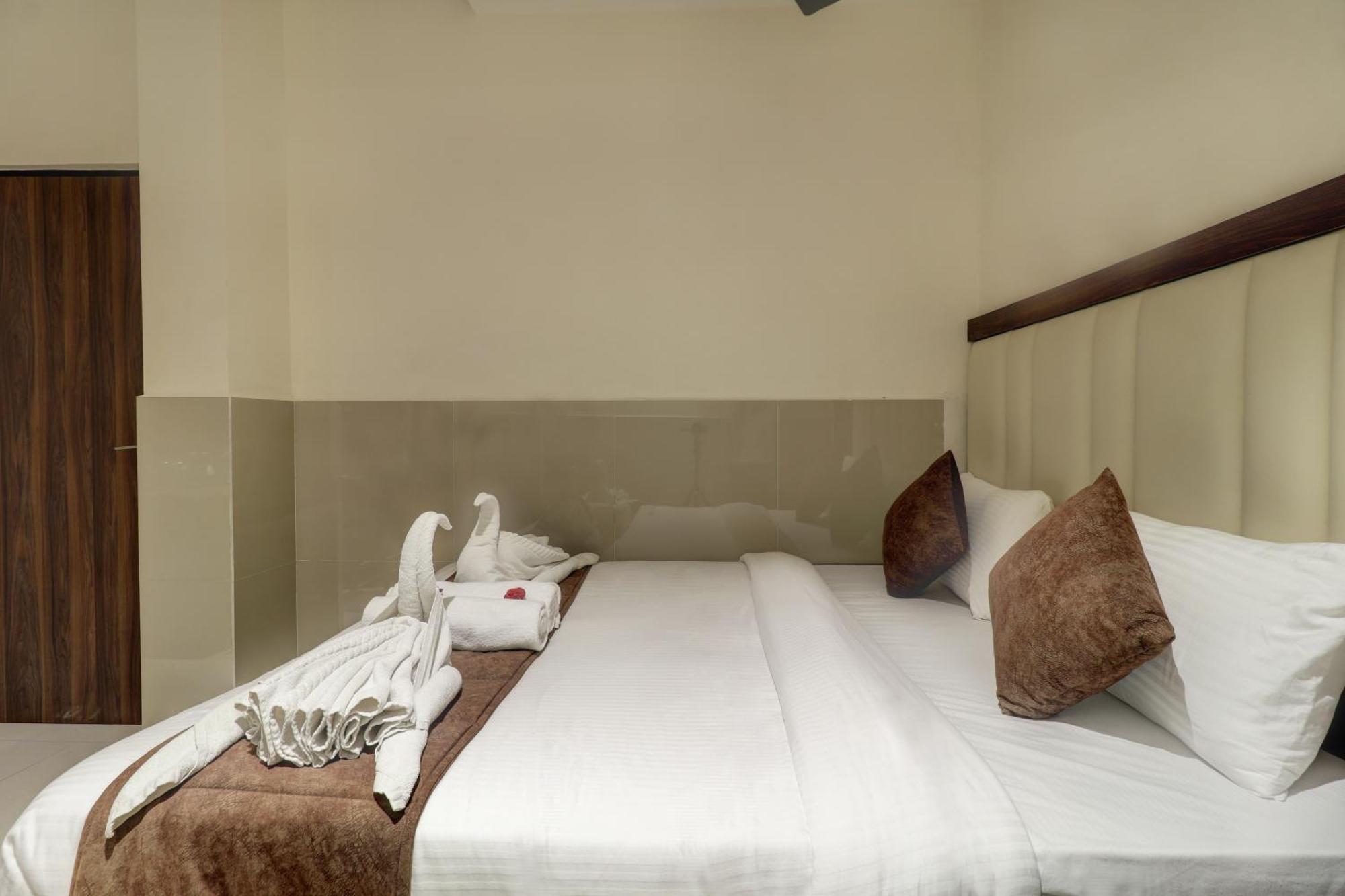 New Parimeet Residency Hotell Navi Mumbai Exteriör bild