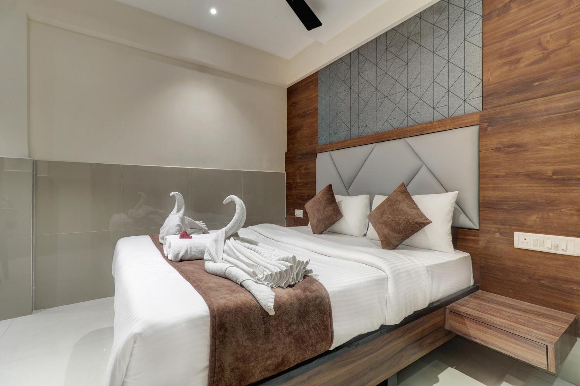 New Parimeet Residency Hotell Navi Mumbai Exteriör bild